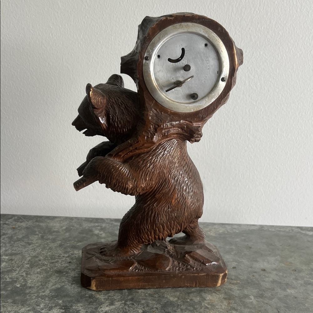 Vintage Black Forest Style Hand-carved Bear Clock - Picture 4 of 7